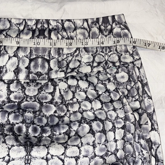 Adrienne Vittadini Animal Print Skirt Size 6 Straight Pencil Skirt Cotton - Picture 6 of 7